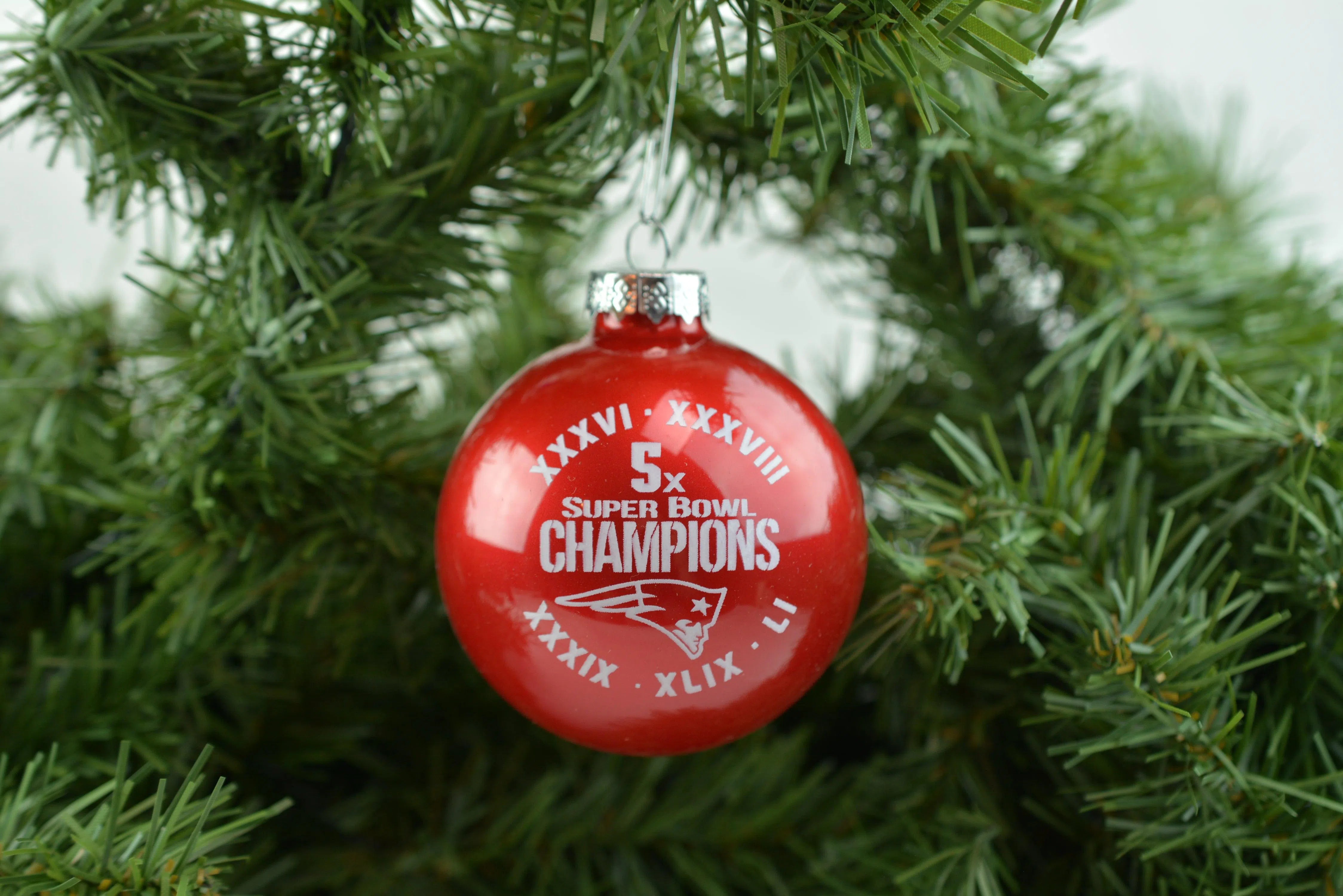 New England Patriots NFL Super Bowl Champions Glass Holiday, Christmas Ornament