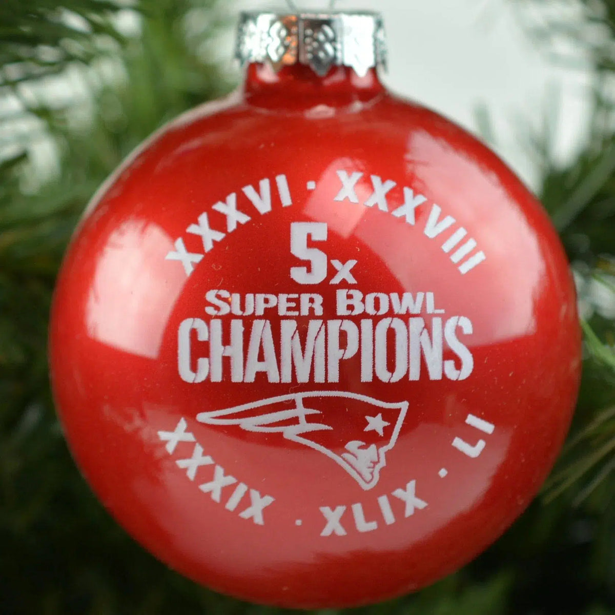 New England Patriots NFL Super Bowl Champions Glass Holiday, Christmas Ornament